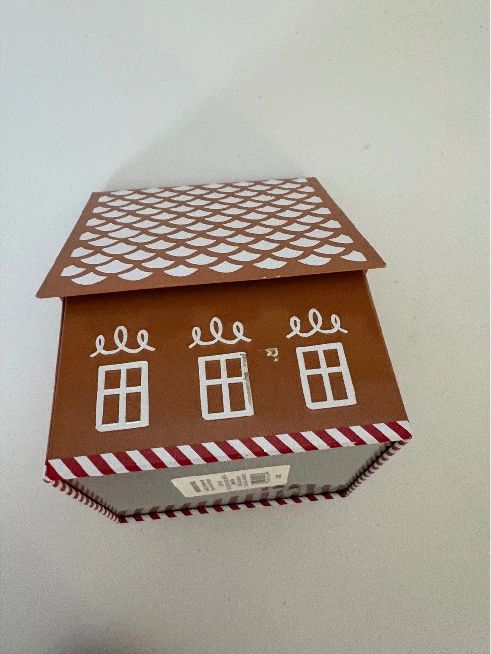 Gingerbread house tin